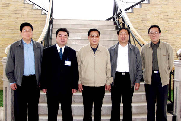 中宣部副部长王太华视察江南网页版官网
机床